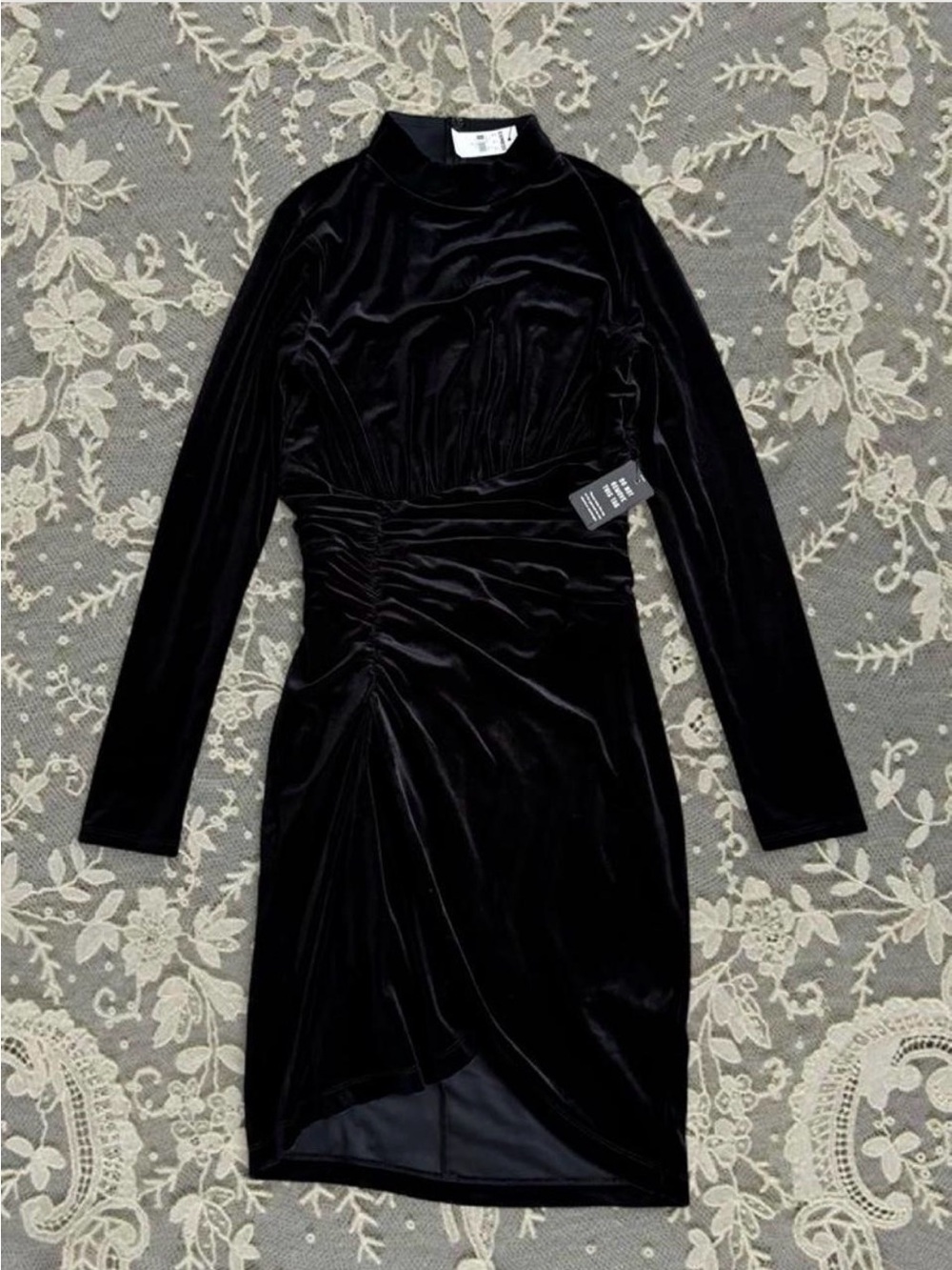 Express Black Velvet Dress Mock Neck Ruched Evening Event Glamour Gorgeous Short
